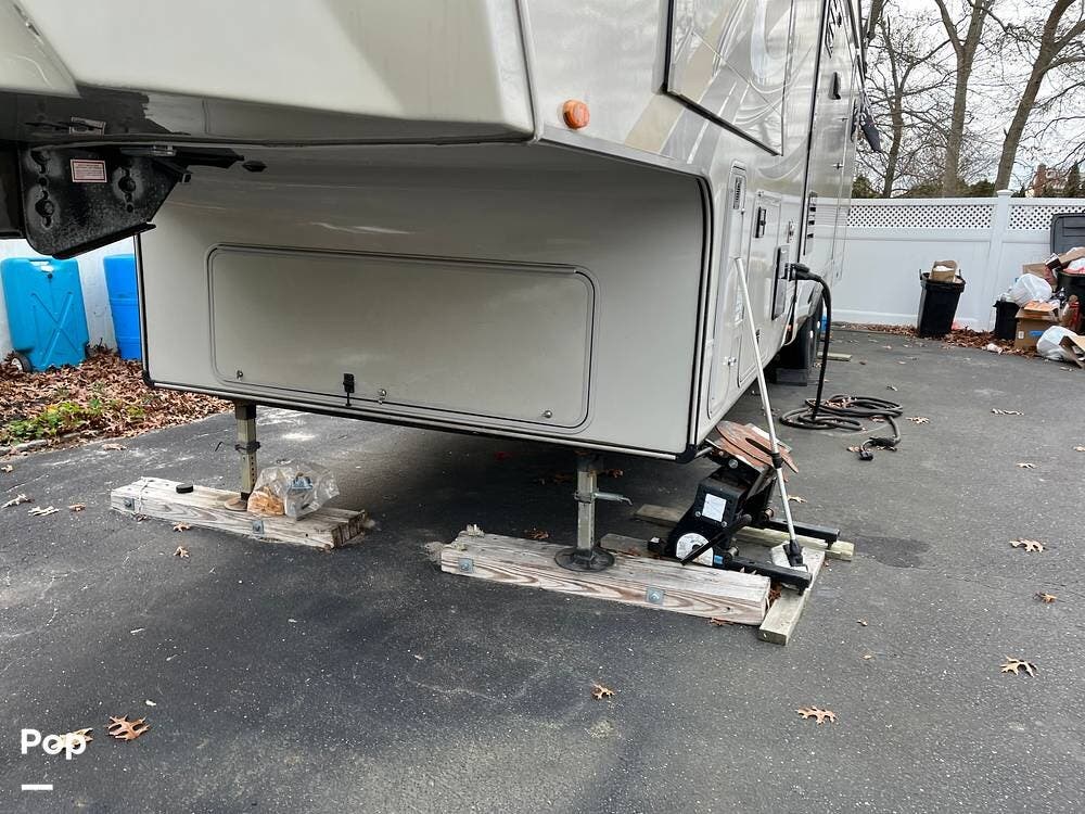 2018 Eagle 325BHQS by Jayco from Pop RVs in Holtsville, New York