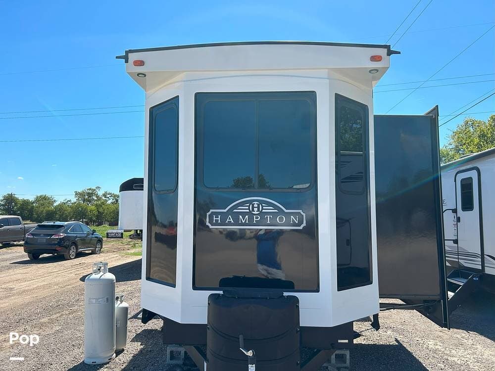 2022 Hampton 380RKS by CrossRoads from Pop RVs in Sanger, Texas