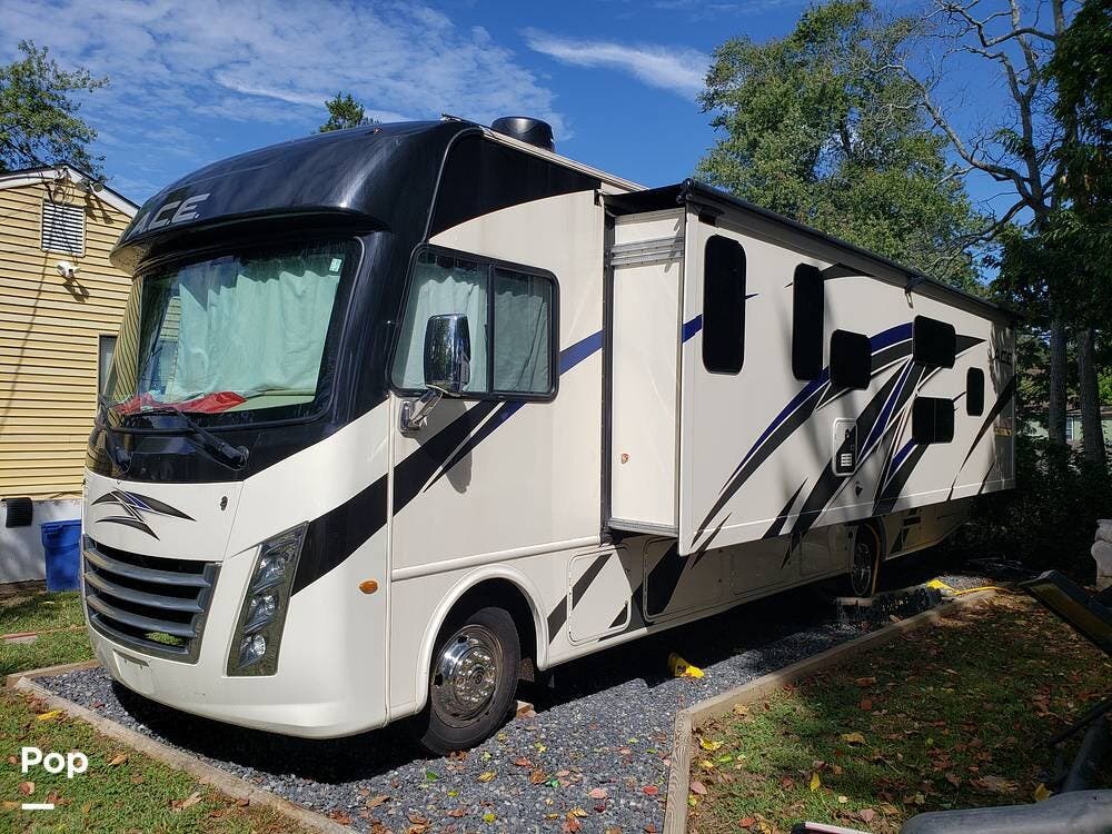 2021 Thor Motor Coach A.C.E. 32.3 - Used Class A For Sale by Pop RVs in Pleasantville, New Jersey features Awning, Air Conditioning, Generator, Slideout, Leveling Jacks
