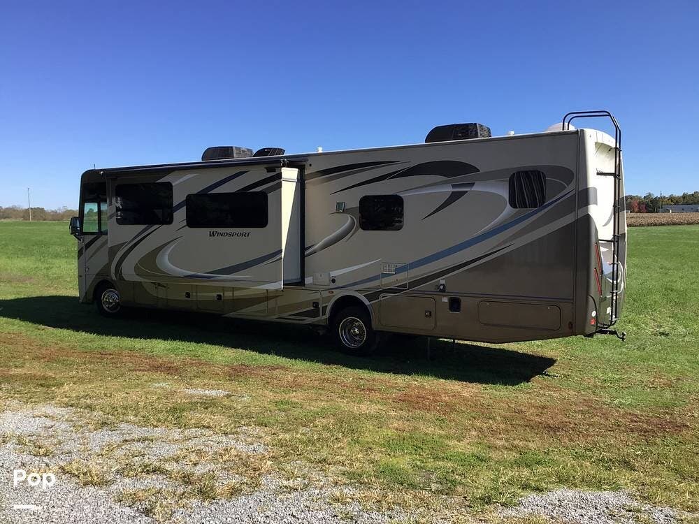 Used 2018 Thor Motor Coach Windsport 35M available in Inwood, West Virginia