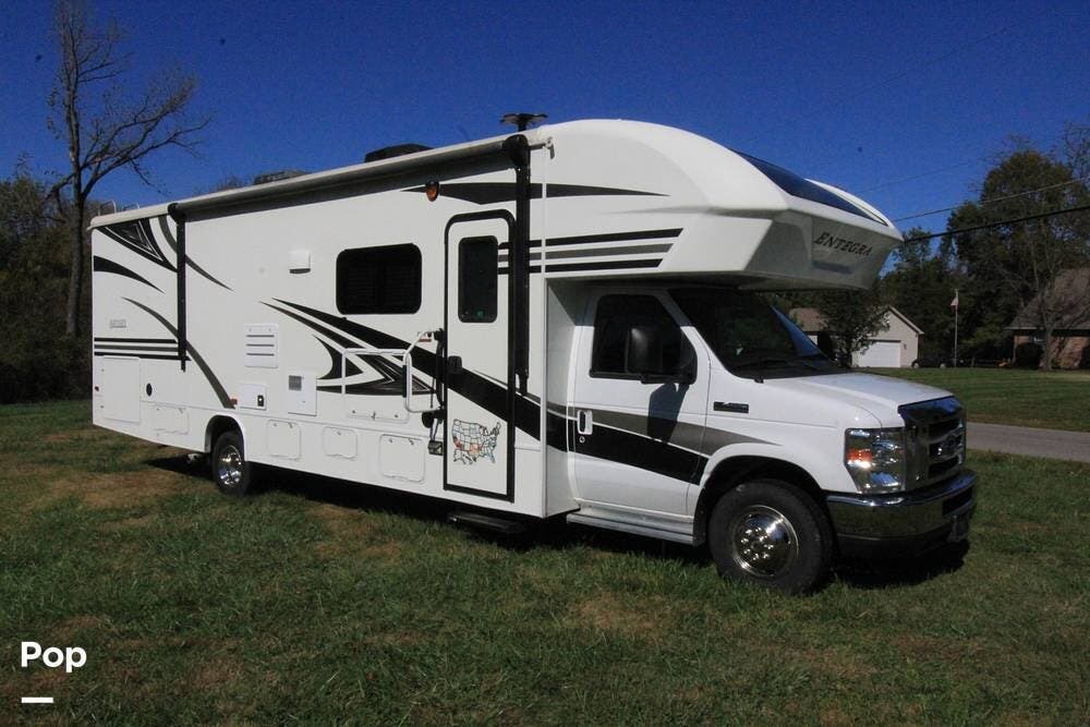2019 Entegra Coach Odyssey 29V - Used Class C For Sale by Pop RVs in Goshen, Ohio features Slideout, Leveling Jacks, Air Conditioning, Awning, Generator