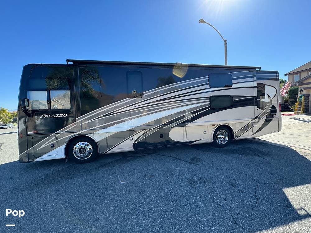 2016 Palazzo 33.3 by Thor Motor Coach from Pop RVs in Menifee, California