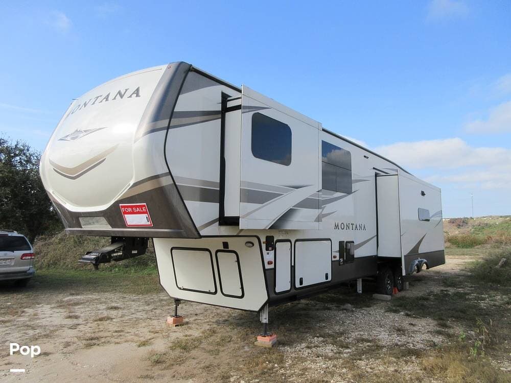2020 Keystone Montana 3781RL - Used Fifth Wheel For Sale by Pop RVs in Jonestown, Texas features Awning, Leveling Jacks, Slideout, Air Conditioning