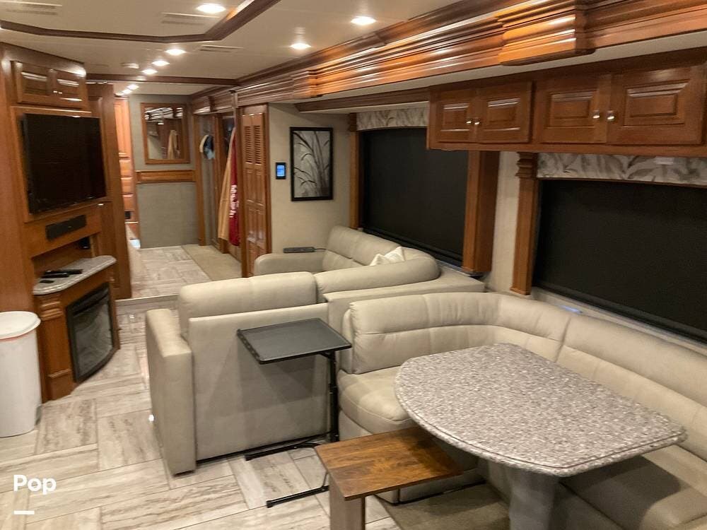2017 Fleetwood Discovery 38K - Used Diesel Pusher For Sale by Pop RVs in Branson, Missouri features Air Conditioning, Generator, Awning, Slideout, Leveling Jacks