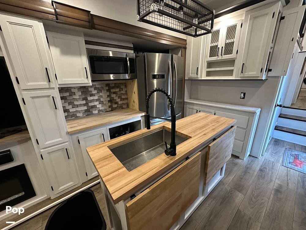 2021 Prime Time Crusader 382MBH - Used Fifth Wheel For Sale by Pop RVs in Norman, Oklahoma features Air Conditioning, Leveling Jacks, Slideout, Awning