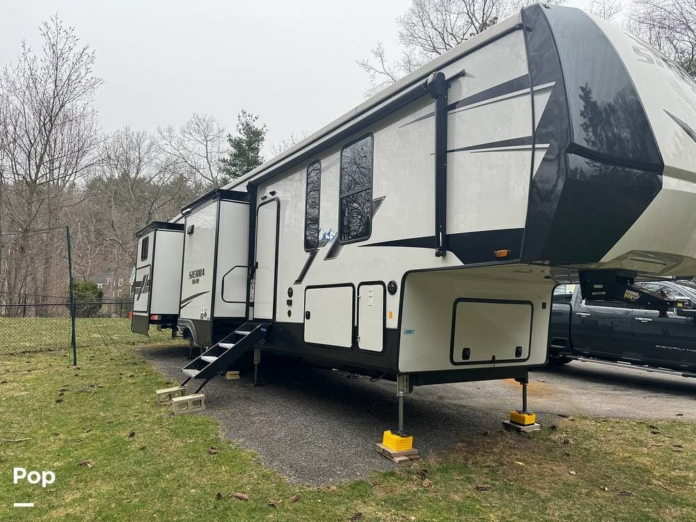 2022 Forest River Sierra 384QBOK - Used Fifth Wheel For Sale by Pop RVs in Northborough, Massachusetts features Slideout, Awning, Air Conditioning, Leveling Jacks