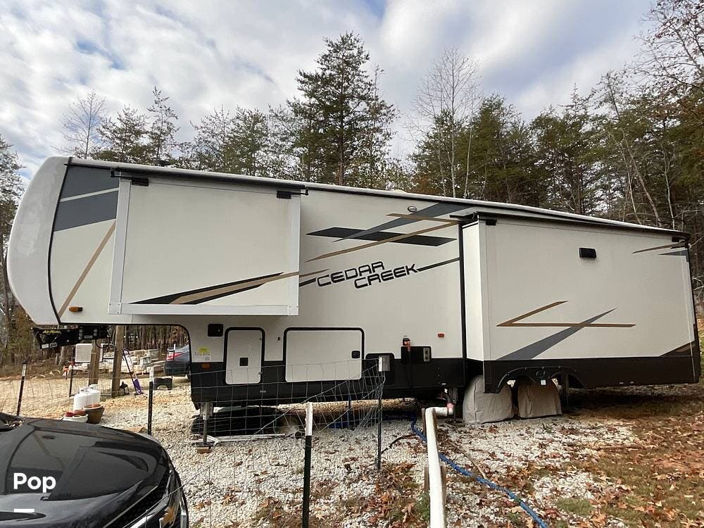 2021 Forest River Cedar Creek 345IK - Used Fifth Wheel For Sale by Pop RVs in Cleveland, South Carolina features Leveling Jacks, Slideout, Awning, Air Conditioning