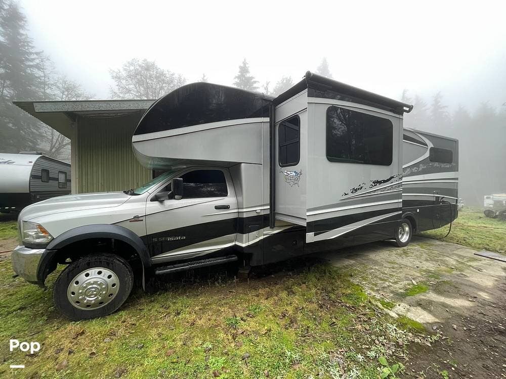 2018 Dynamax Corp Isata 5 35DB - Used Super C For Sale by Pop RVs in Oak Habor, Washington features Generator, Slideout, Air Conditioning, Leveling Jacks, Awning