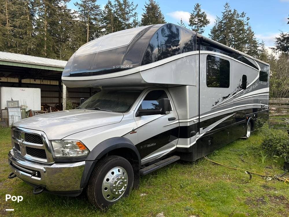 2018 Dynamax Corp Isata 5 35DB - Used Super C For Sale by Pop RVs in Oak Habor, Washington features Awning, Leveling Jacks, Slideout, Generator, Air Conditioning