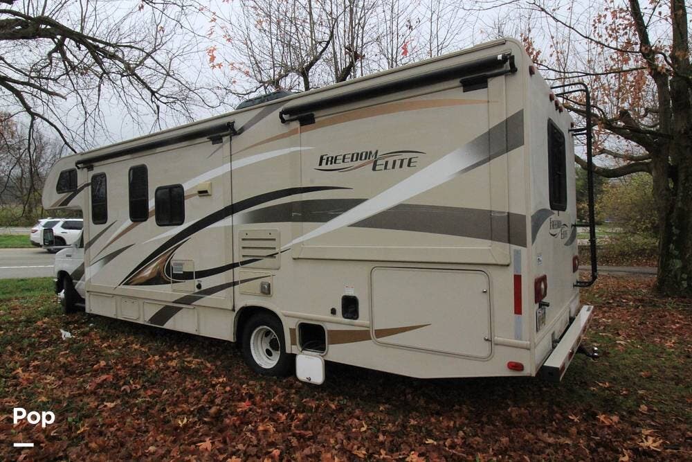 2017 Thor Motor Coach Freedom Elite 29FE - Used Class C For Sale by Pop RVs in Waynesville, Ohio features Air Conditioning, Slideout, Generator, Awning