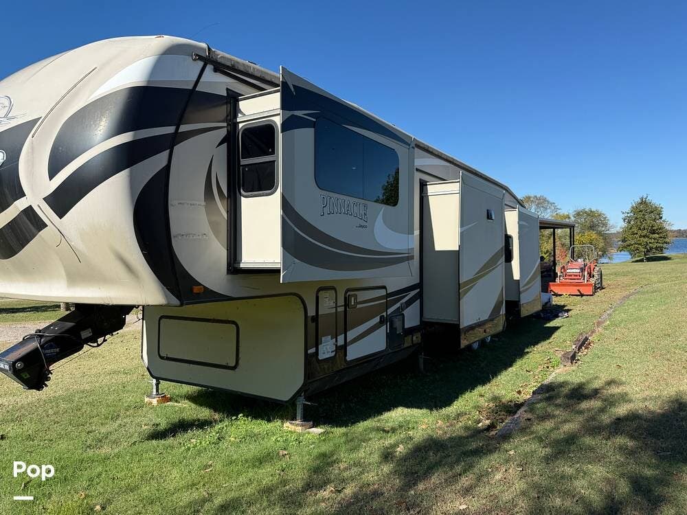 2015 Jayco Pinnacle 38FLSA - Used Fifth Wheel For Sale by Pop RVs in Emory, Texas features Leveling Jacks, Air Conditioning, Awning, Slideout