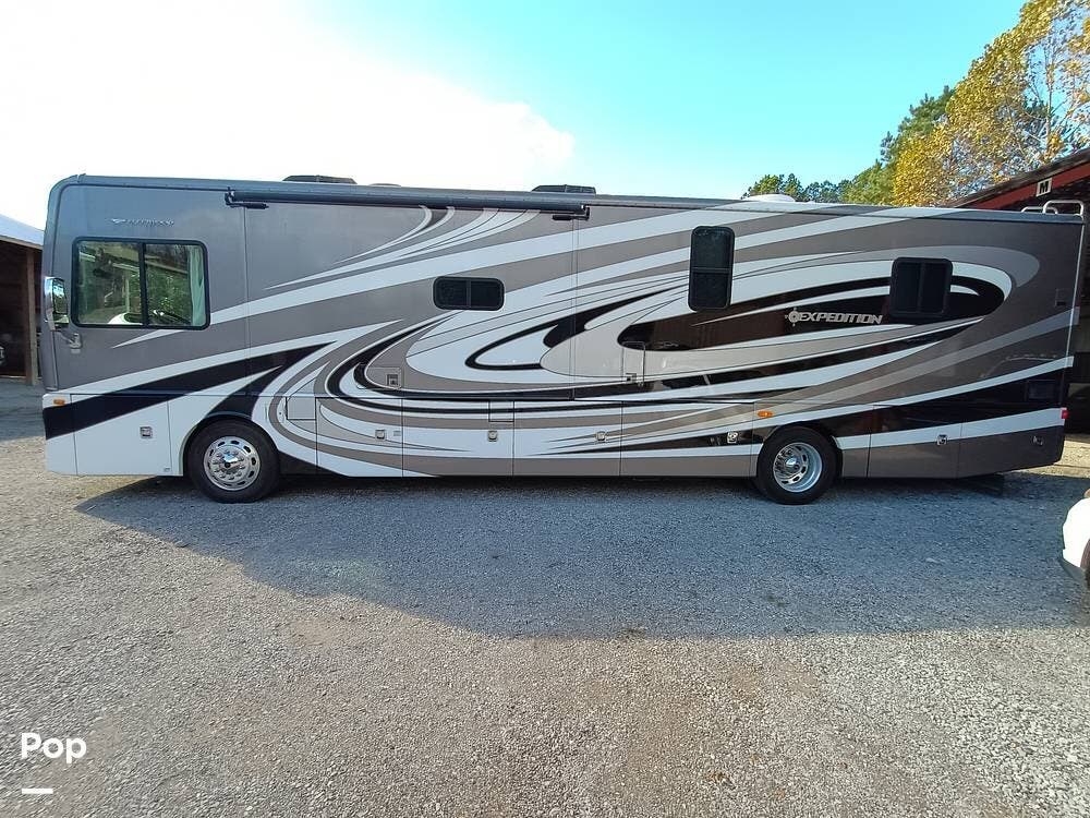 2012 Fleetwood Expedition 38B - Used Diesel Pusher For Sale by Pop RVs in Woodbury, Tennessee features Air Conditioning, Awning, Generator, Slideout