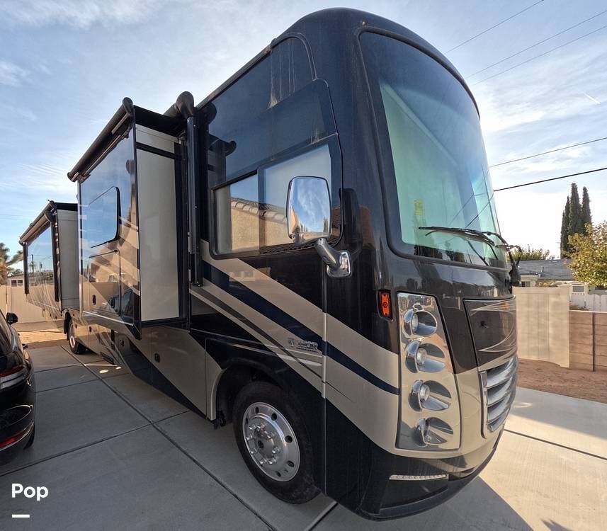 2019 Thor Motor Coach Challenger 37KT - Used Class A For Sale by Pop RVs in Apple Valley, California features Awning, Slideout, Generator, Leveling Jacks, Air Conditioning
