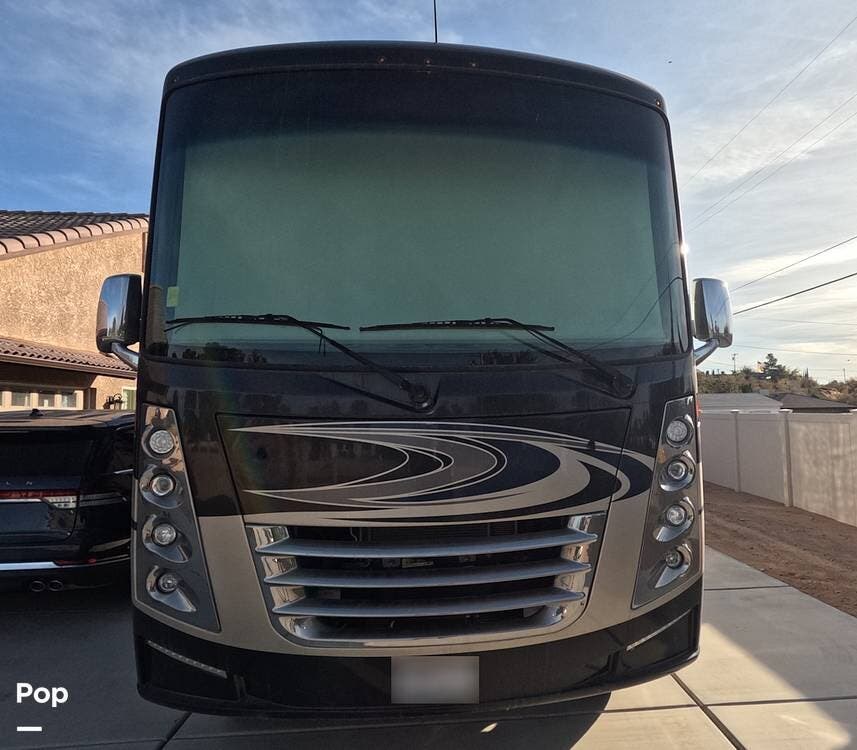 2019 Challenger 37KT by Thor Motor Coach from Pop RVs in Apple Valley, California
