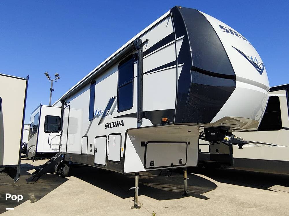 2022 Forest River Sierra 3660MB - Used Fifth Wheel For Sale by Pop RVs in Beverly, Massachusetts features Slideout, Air Conditioning, Awning, Leveling Jacks