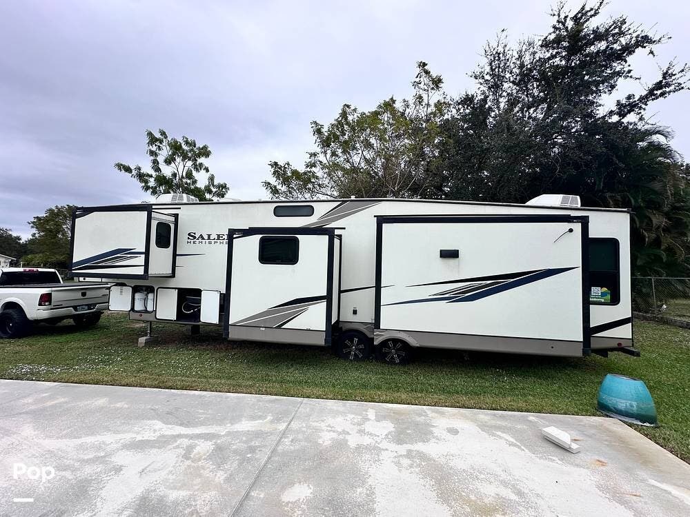 2022 Forest River Salem Hemisphere 369BL - Used Fifth Wheel For Sale by Pop RVs in Davie, Florida features Air Conditioning, Awning, Slideout
