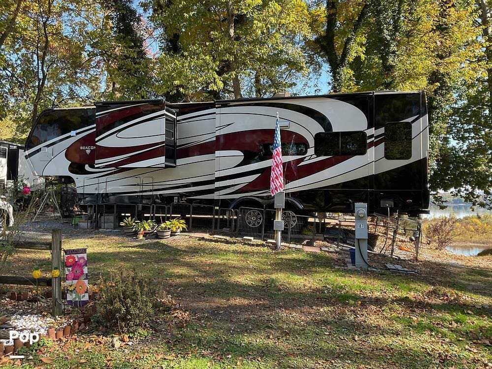 2021 Vanleigh Beacon 39GBB - Used Fifth Wheel For Sale by Pop RVs in Liverpool, Pennsylvania features Slideout, Air Conditioning, Awning