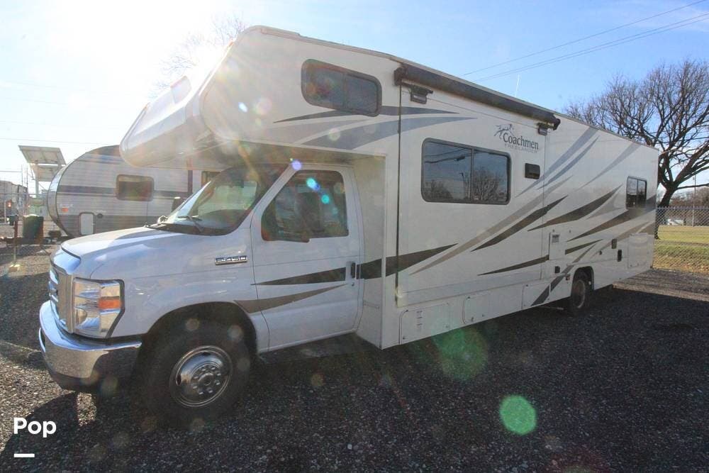 2020 Coachmen Freelander 31BH - Used Class C For Sale by Pop RVs in Moraine, Ohio features Air Conditioning, Awning, Generator, Slideout