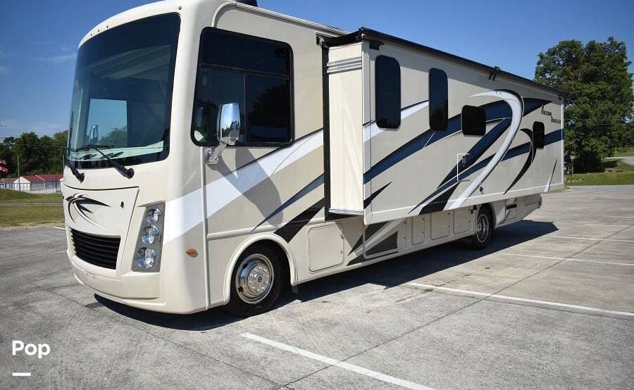 2022 Thor America Freedom Traveler 30A - Used Class A For Sale by Pop RVs in Byhalia, Mississippi features Awning, Leveling Jacks, Slideout, Air Conditioning, Generator