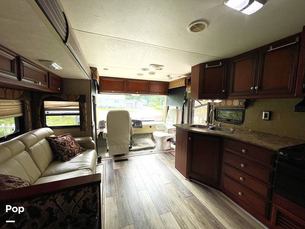 2015 Newmar Bay Star Sport 3306 - Used Class A For Sale by Pop RVs in Boonville, Indiana features Air Conditioning, Slideout, Generator, Awning