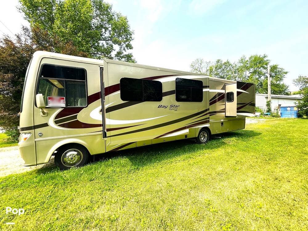 2015 Newmar Bay Star Sport 3306 - Used Class A For Sale by Pop RVs in Boonville, Indiana features Air Conditioning, Awning, Slideout, Generator