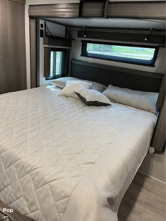 2023 Keystone Montana 3781RL - Used Fifth Wheel For Sale by Pop RVs in Pilesgrove, New Jersey features Air Conditioning, Awning, Slideout, Leveling Jacks