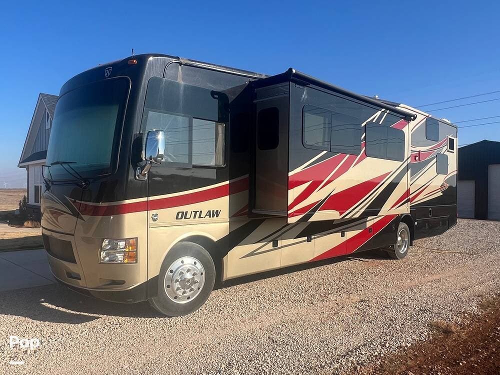 2015 Thor Motor Coach Outlaw 37LS - Used Toy Hauler For Sale by Pop RVs in Piedmont, Oklahoma features Slideout, Leveling Jacks, Air Conditioning, Awning, Generator