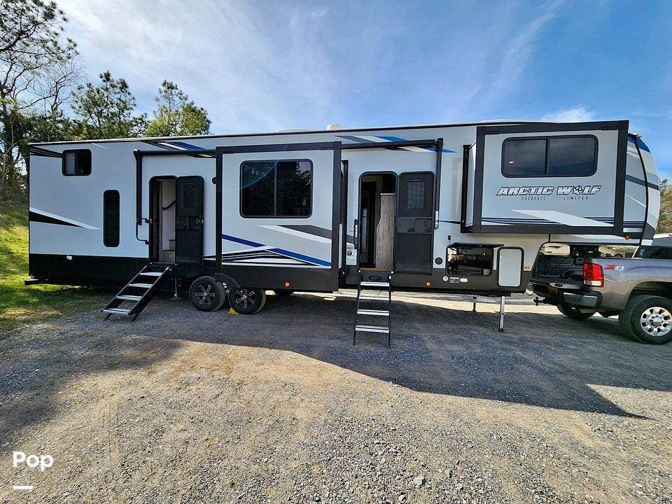 2022 Cherokee Arctic Wolf 3990SUITE - Used Fifth Wheel For Sale by Pop RVs in Rockville, Virginia features Awning, Slideout, Air Conditioning, Leveling Jacks