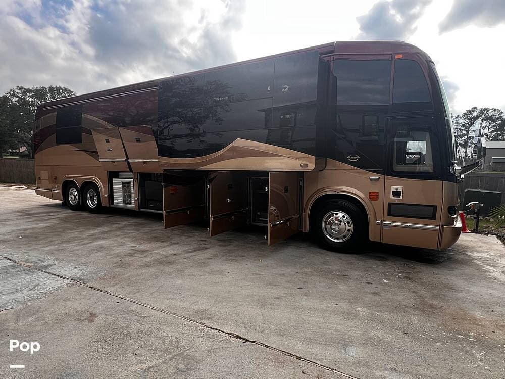 2009 Prevost Marathon 45 - Used Diesel Pusher For Sale by Pop RVs in Alvin, Texas features Generator, Leveling Jacks, Air Conditioning, Slideout, Awning