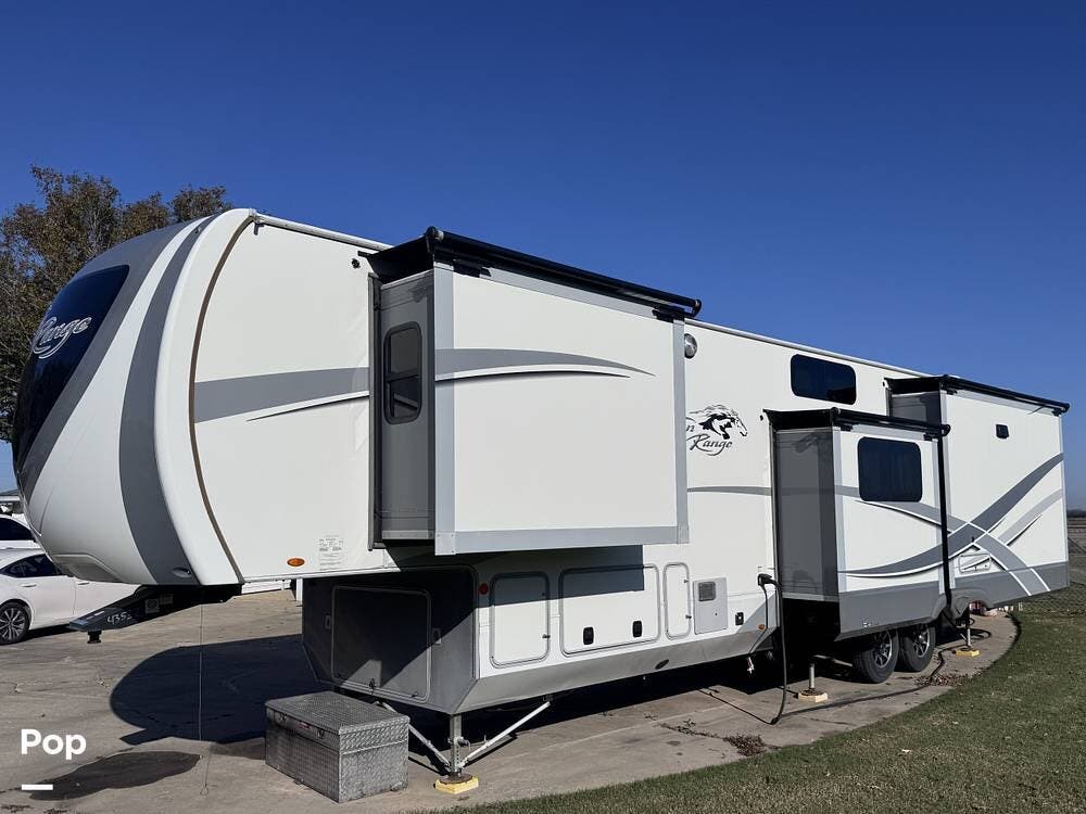 2019 Highland Ridge Open Range 371MBH - Used Fifth Wheel For Sale by Pop RVs in Crowley, Louisiana features Awning, Slideout, Leveling Jacks, Air Conditioning
