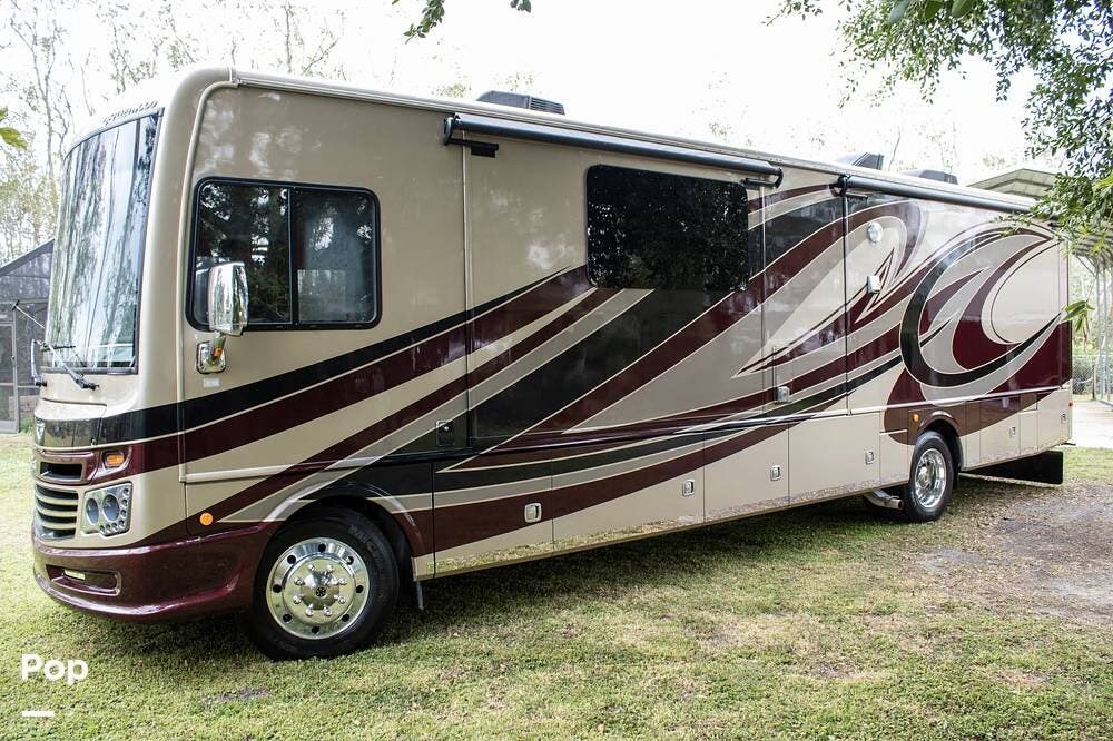 2018 Fleetwood Southwind 36P - Used Class A For Sale by Pop RVs in Haines City, Florida features Awning, Slideout, Leveling Jacks, Air Conditioning, Generator
