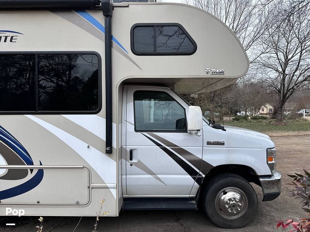 2019 Thor Motor Coach Freedom Elite 26HE - Used Class C For Sale by Pop RVs in Raleigh, North Carolina features Slideout, Air Conditioning, Generator