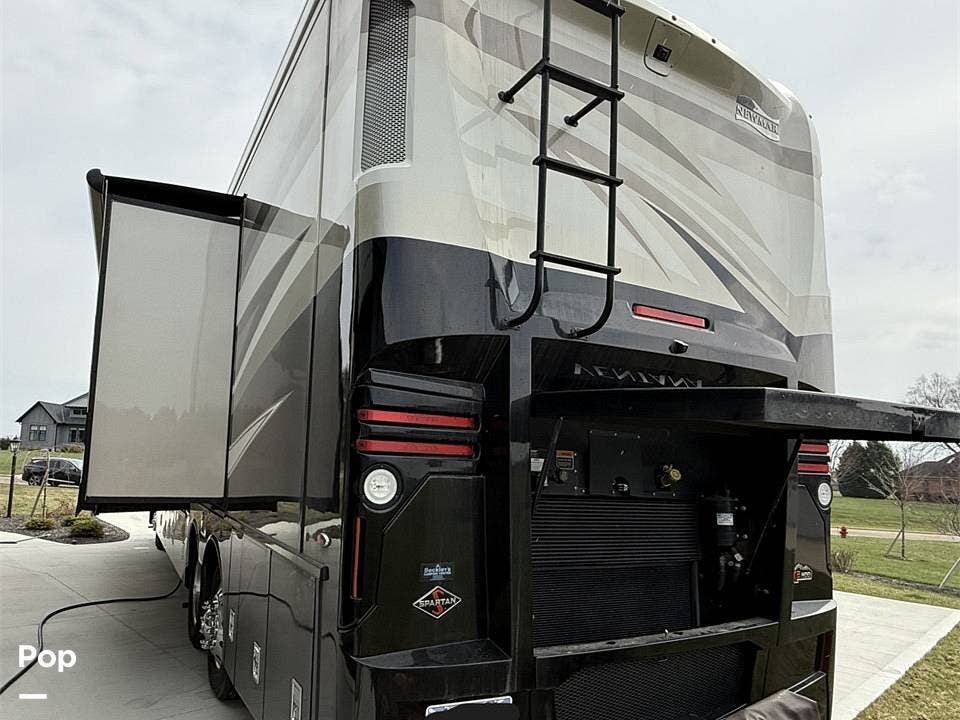 Used 2021 Newmar Ventana 4037 available in Mount Vernon, Ohio