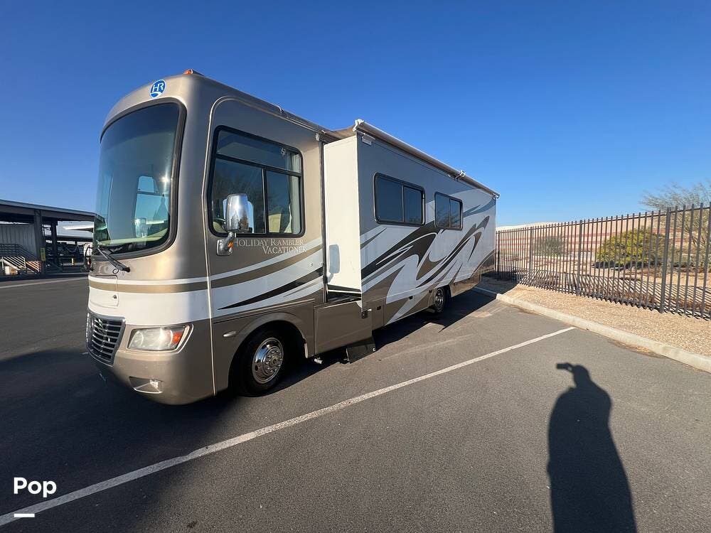 2012 Holiday Rambler Vacationer 30SFS - Used Class A For Sale by Pop RVs in Goodyear, Arizona features Awning, Generator, Air Conditioning, Slideout
