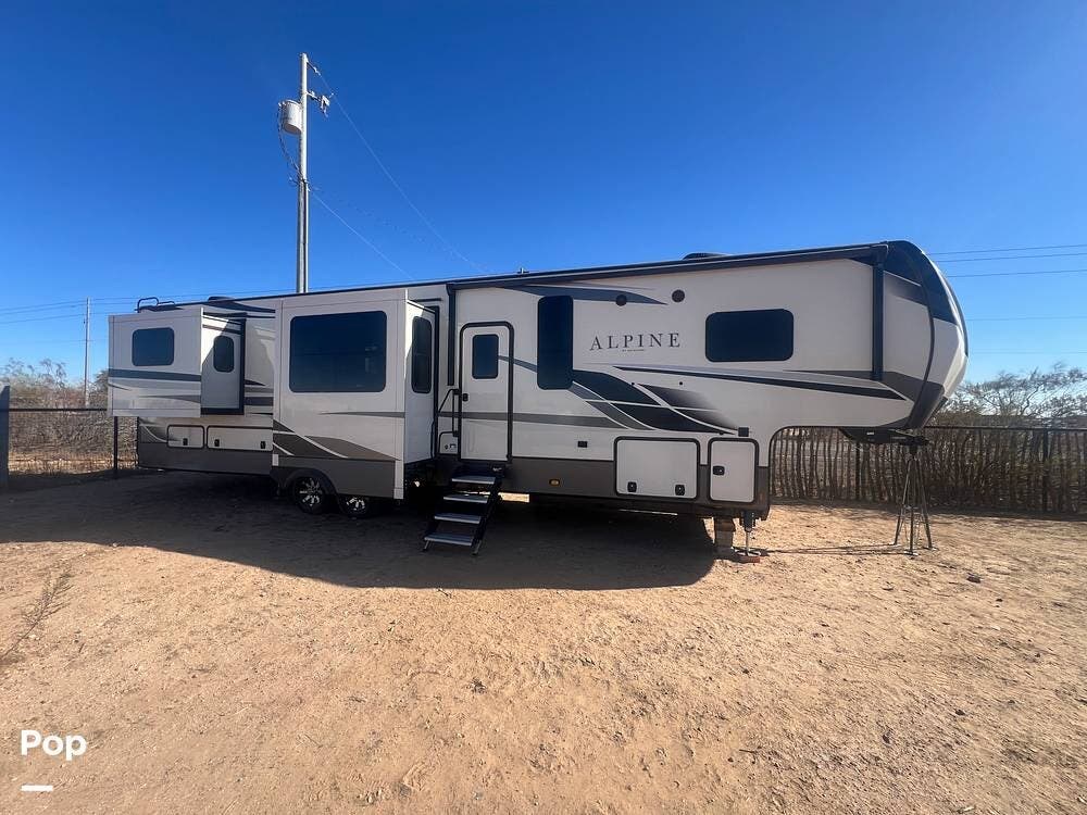 2021 Keystone Alpine 3850RD - Used Fifth Wheel For Sale by Pop RVs in Wittmann, Arizona features Awning, Air Conditioning, Slideout