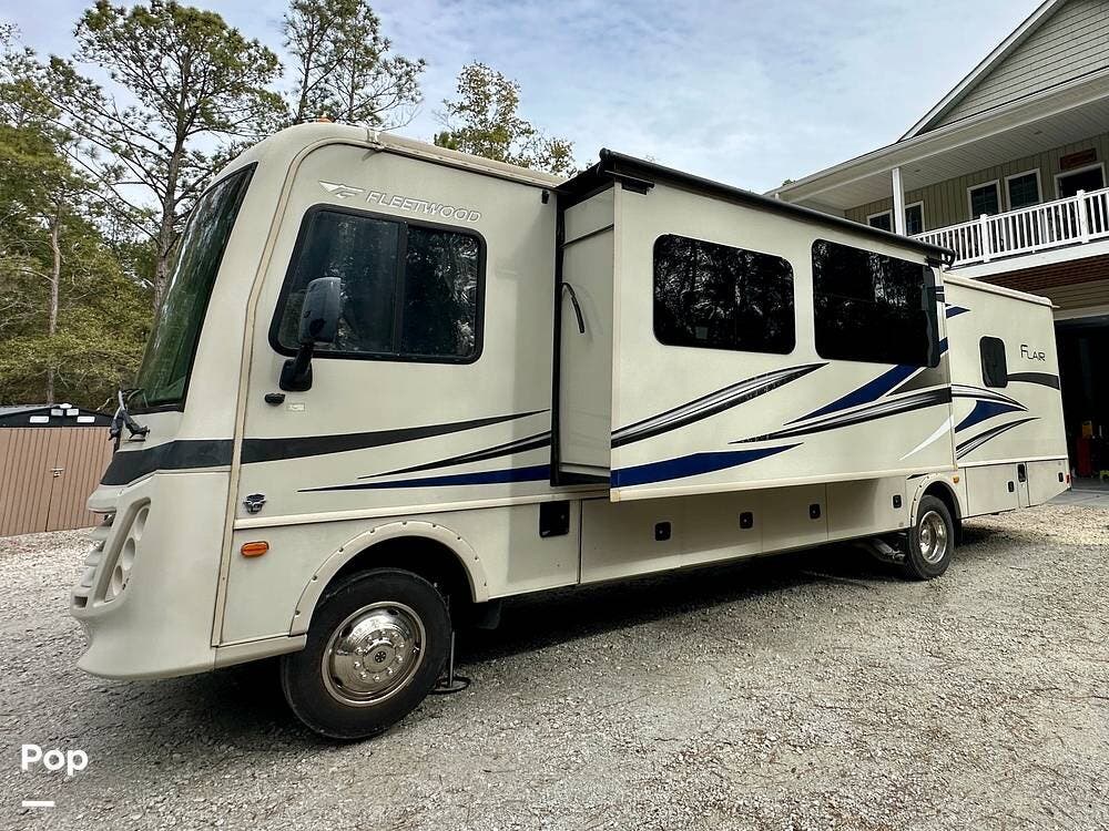 2017 Flair 31B by Fleetwood from Pop RVs in Southport, North Carolina