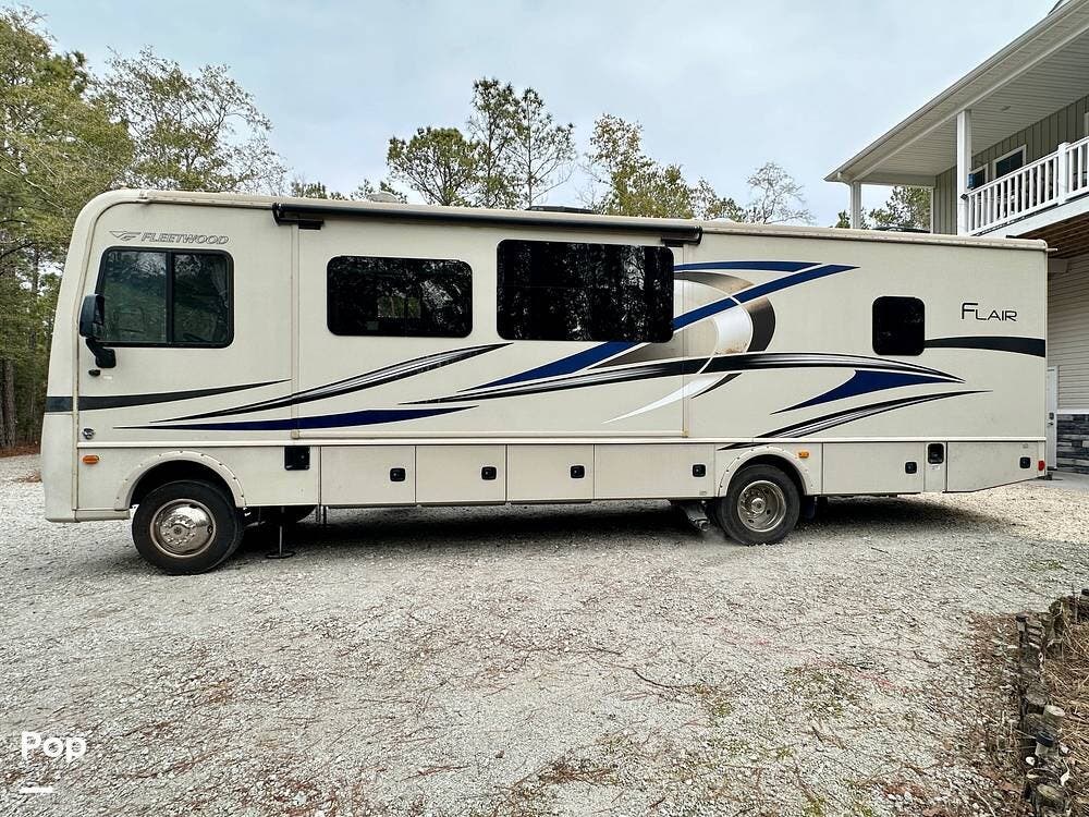 2017 Fleetwood Flair 31B - Used Class A For Sale by Pop RVs in Southport, North Carolina features Awning, Slideout, Air Conditioning, Generator, Leveling Jacks