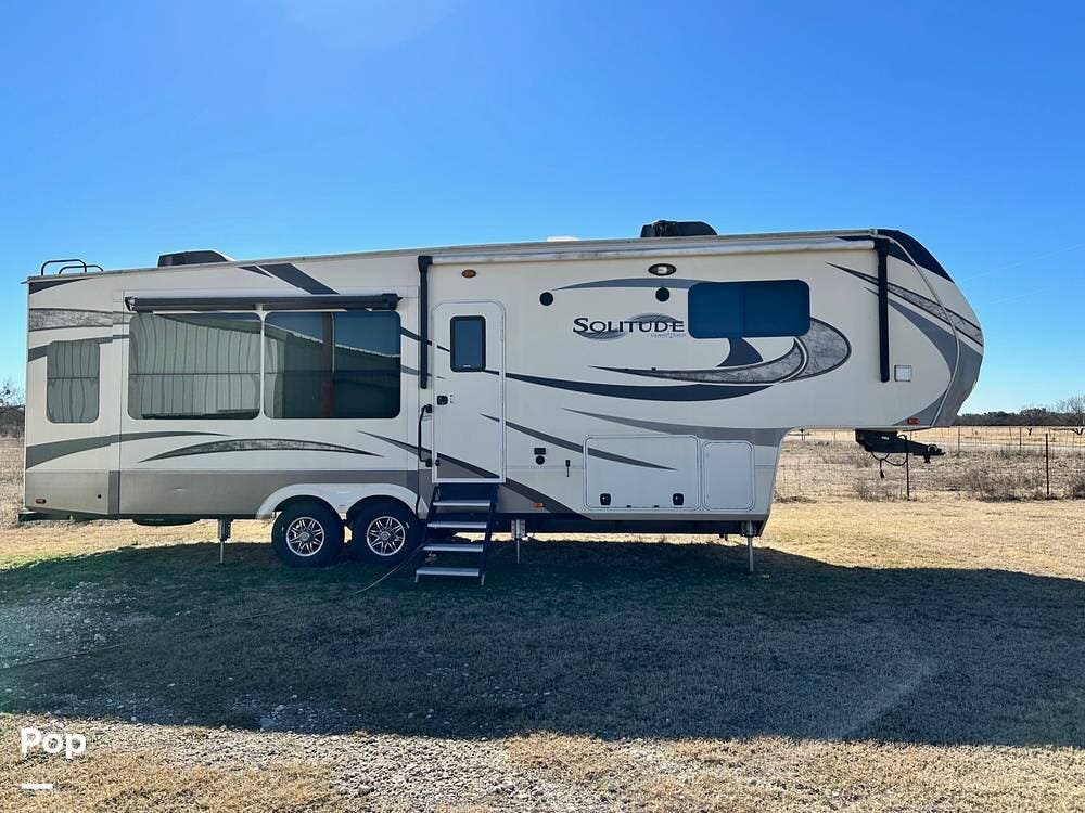 2018 Grand Design Solitude 310GK - Used Fifth Wheel For Sale by Pop RVs in Artesia, New Mexico features Slideout, Leveling Jacks, Awning, Air Conditioning