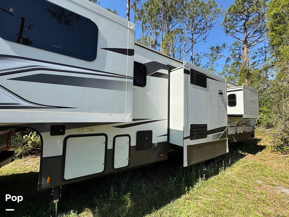 2022 Keystone Alpine 3712KB - Used Fifth Wheel For Sale by Pop RVs in Bradenton, Florida features Leveling Jacks, Awning, Slideout, Air Conditioning