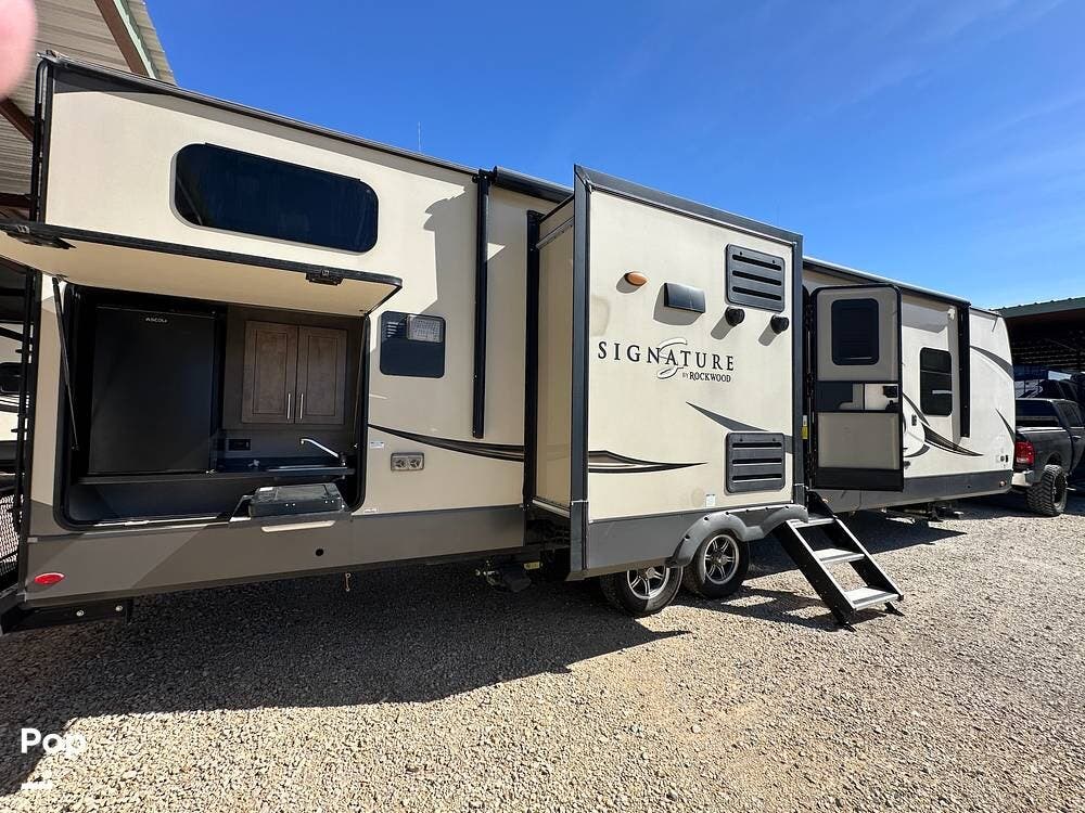 Used 2020 Rockwood Signature 8327SB available in New Braunfels, Texas