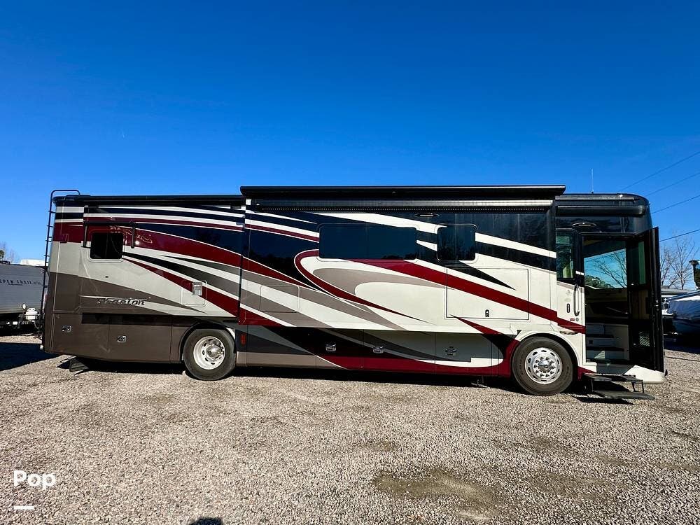 2017 Tiffin Phaeton 36GH - Used Diesel Pusher For Sale by Pop RVs in Myrtle Beach, South Carolina features Slideout, Leveling Jacks, Air Conditioning, Generator, Awning