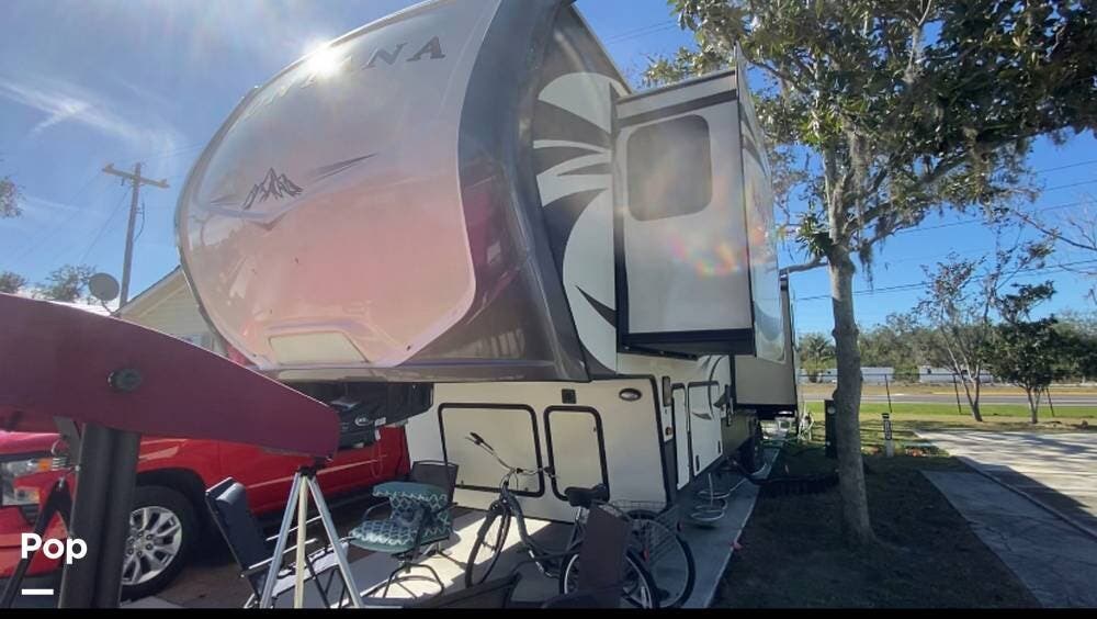 2017 Keystone Montana 3950BR - Used Fifth Wheel For Sale by Pop RVs in Wauchula, Florida features Leveling Jacks, Slideout, Air Conditioning, Awning