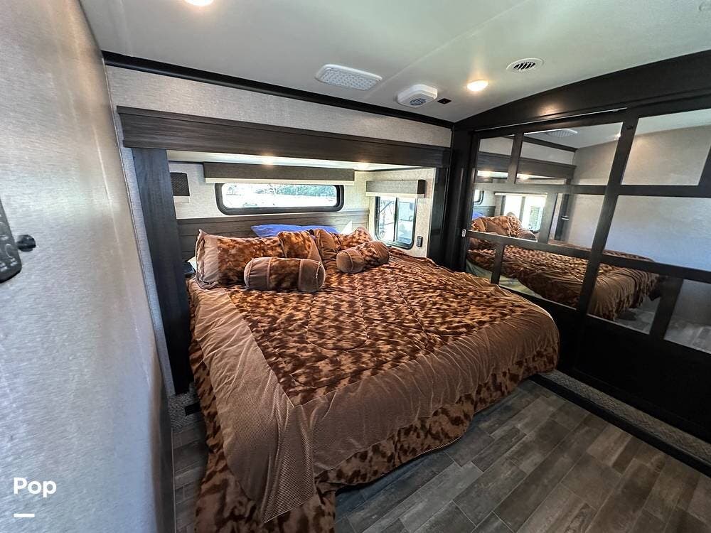 2021 Jayco North Point 310RLTS - Used Fifth Wheel For Sale by Pop RVs in Katy, Texas features Leveling Jacks, Slideout, Air Conditioning, Awning