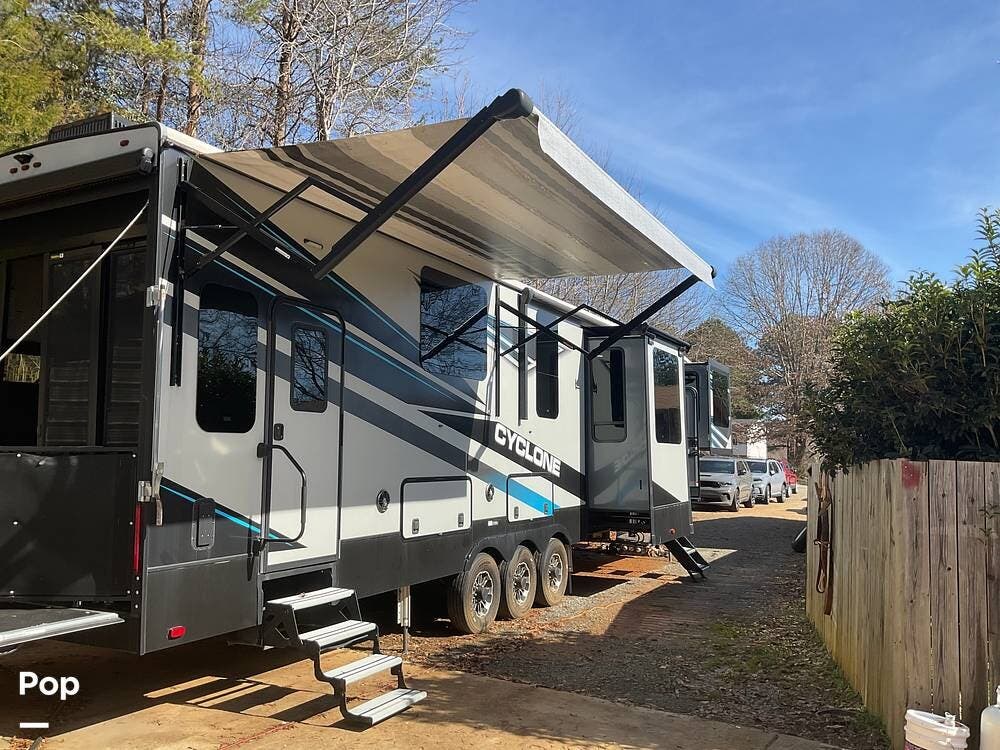2021 Heartland Cyclone 4214 - Used Toy Hauler For Sale by Pop RVs in Stanley, North Carolina features Generator, Slideout, Air Conditioning