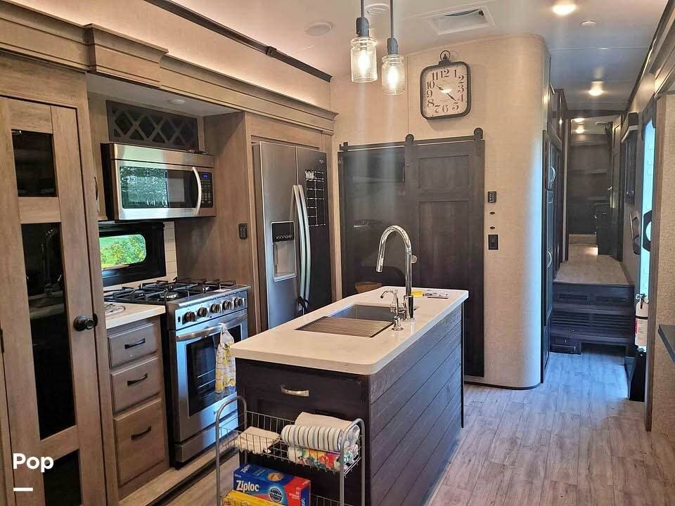 2022 Jayco North Point 377RLBH - Used Fifth Wheel For Sale by Pop RVs in Estherville, Iowa features Slideout