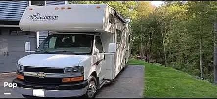 2013 Coachmen Freelander 32BH - Used Class C For Sale by Pop RVs in Westport, Massachusetts features Generator, Awning, Slideout, Air Conditioning