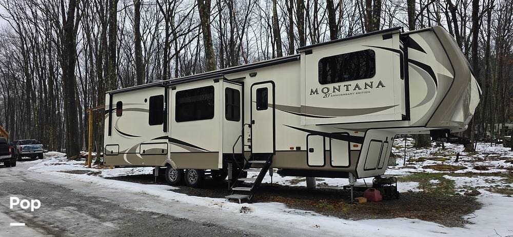2019 Montana 3761FL by Keystone from Pop RVs in Chicora, Pennsylvania