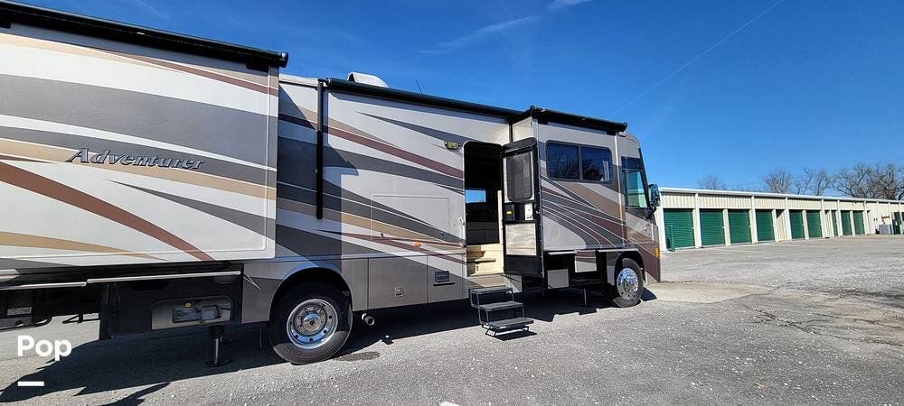 2012 Adventurer 35P by Winnebago from Pop RVs in Oak Ridge, Tennessee
