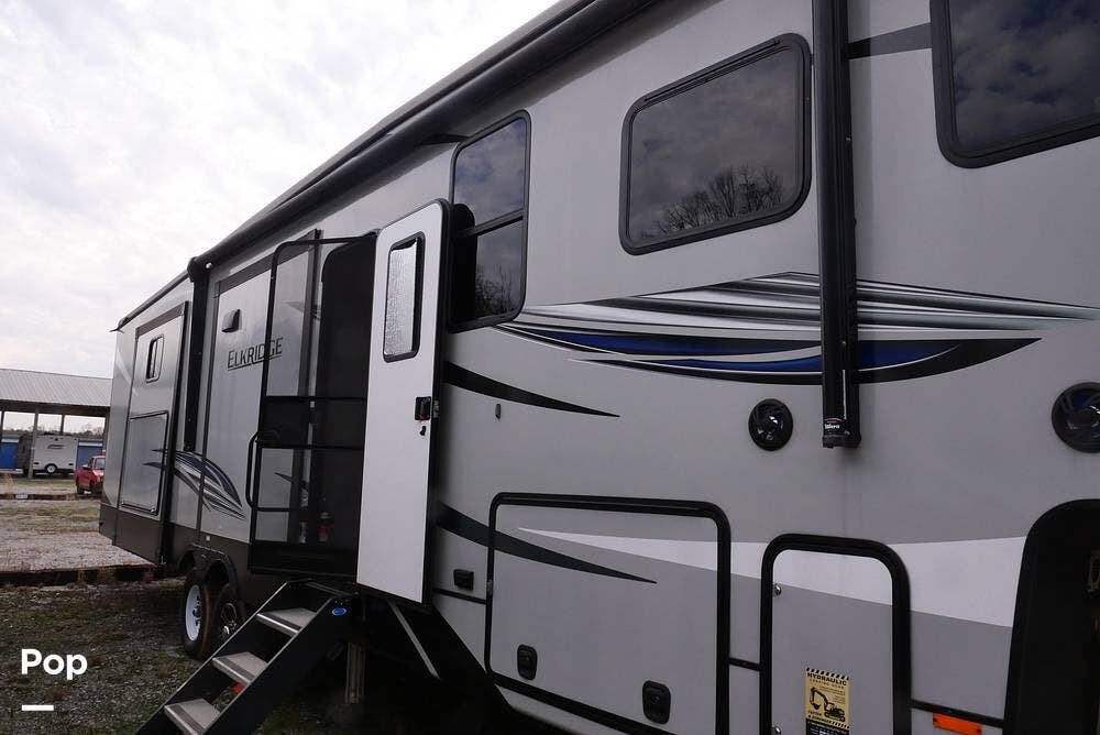 2021 Heartland ElkRidge 38RSRT - Used Fifth Wheel For Sale by Pop RVs in Westover, Alabama features Leveling Jacks, Air Conditioning, Slideout, Awning
