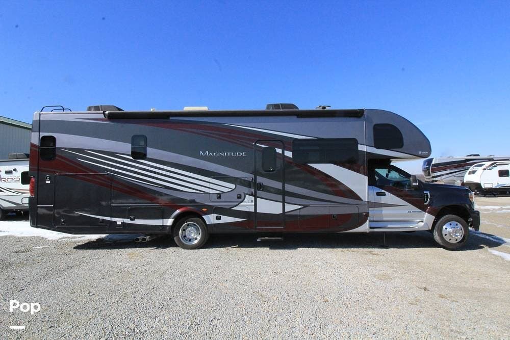 2019 Thor Motor Coach Omni BB35 - Used Super C For Sale by Pop RVs in Xenia, Ohio features Generator, Leveling Jacks, Slideout, Air Conditioning, Awning